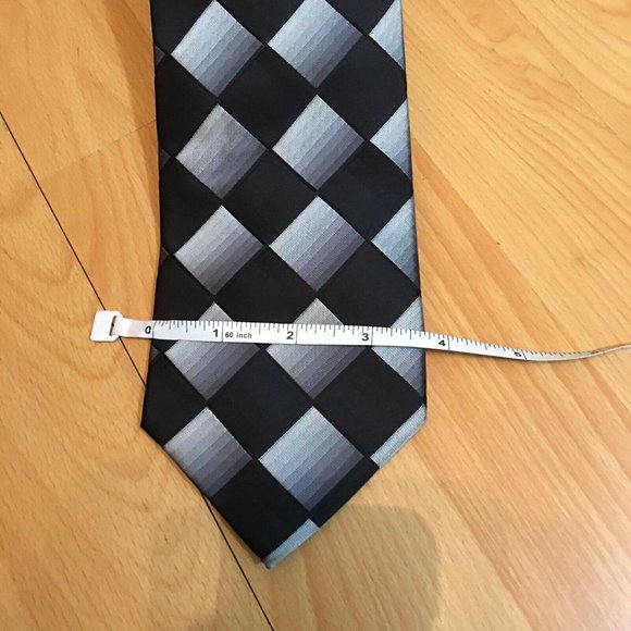 Adolfo Black Gray 100% Silk Geometric Diamonds Mens Necktie Tie - Picture 2 of 5